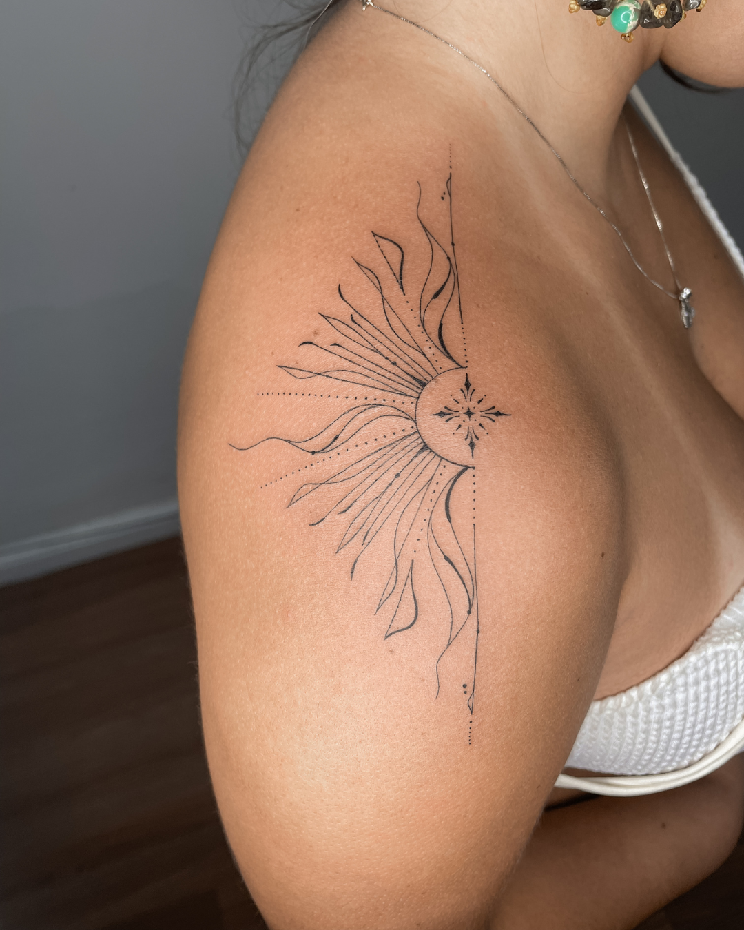 tatuagem delicada, traços finos, tatuagem feminina, tatuagem perto de mim, flash tattoo, tattoo, tatuagem no braço, tatuapé, fine art tattoo, Andressa Mayumi - 10