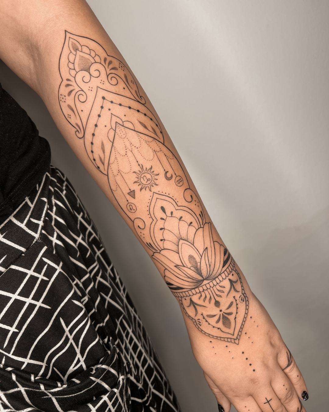 tatuagem delicada, traços finos, tatuagem feminina, tatuagem perto de mim, flash tattoo, tattoo, tatuagem no braço, tatuapé, fine art tattoo, Andressa Mayumi - 11