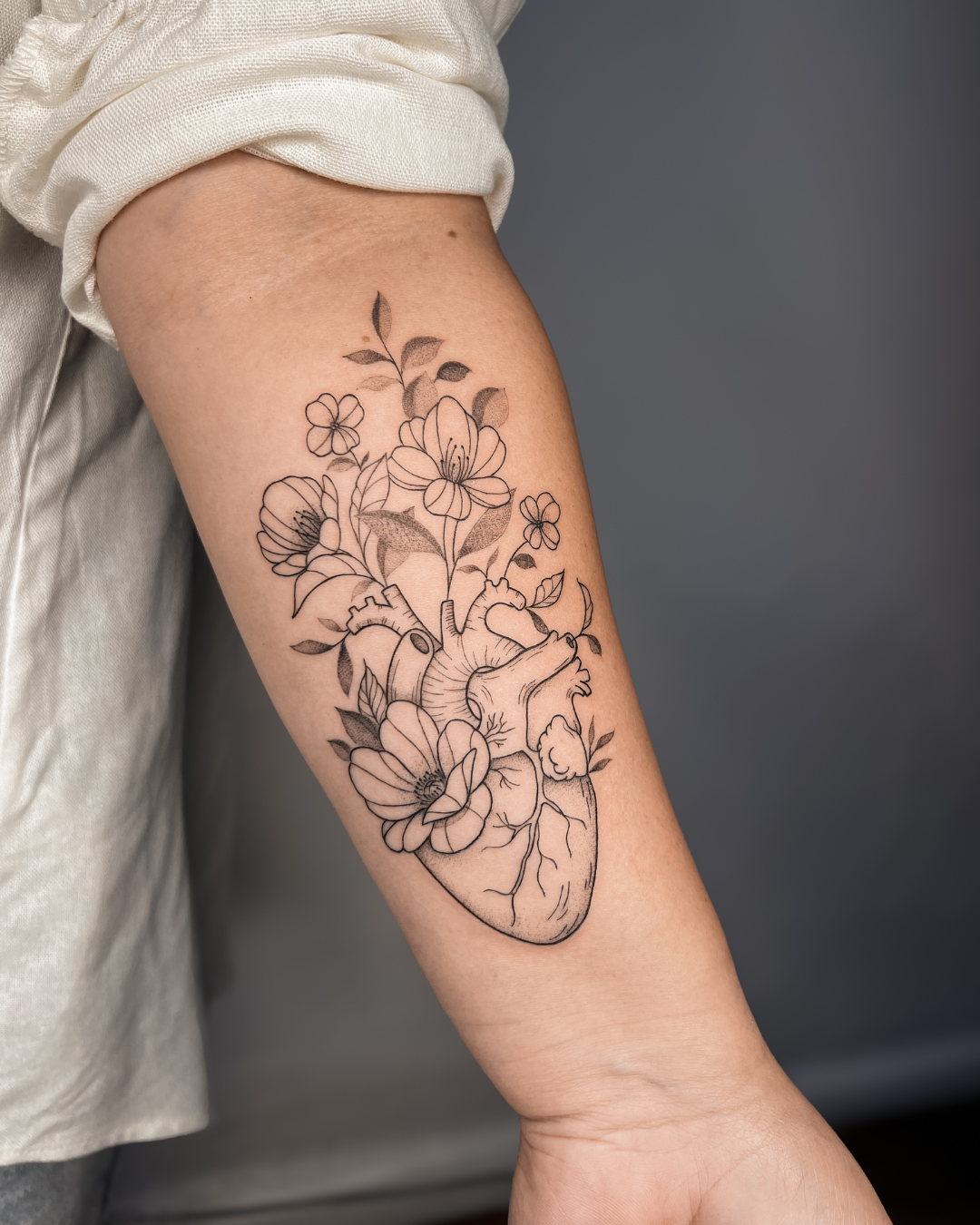 tatuagem delicada, traços finos, tatuagem feminina, tatuagem perto de mim, flash tattoo, tattoo, tatuagem no braço, tatuapé, fine art tattoo, Andressa Mayumi - 14