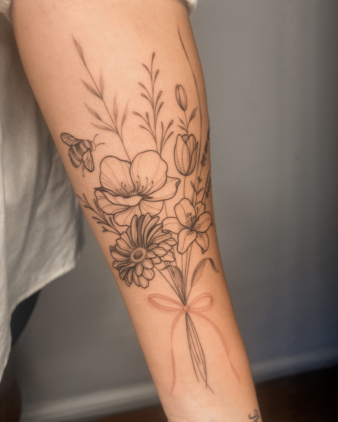 tatuagem delicada, traços finos, tatuagem feminina, tatuagem perto de mim, flash tattoo, tattoo, tatuagem no braço, tatuapé, fine art tattoo, Andressa Mayumi - 16