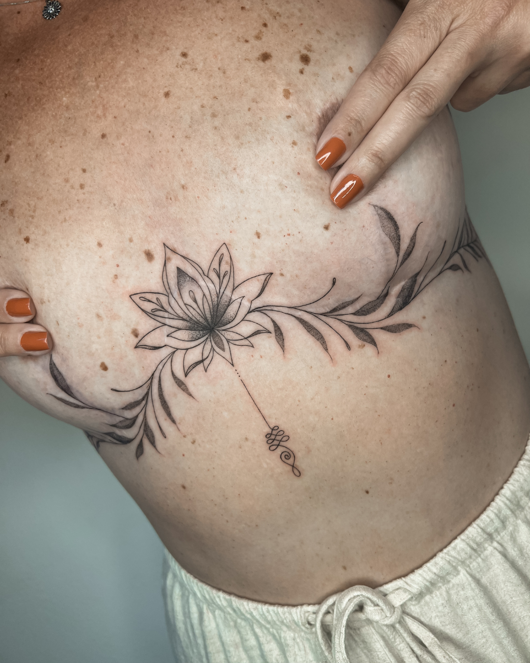tatuagem delicada, traços finos, tatuagem feminina, tatuagem perto de mim, flash tattoo, tattoo, tatuagem no braço, tatuapé, fine art tattoo, Andressa Mayumi - 2