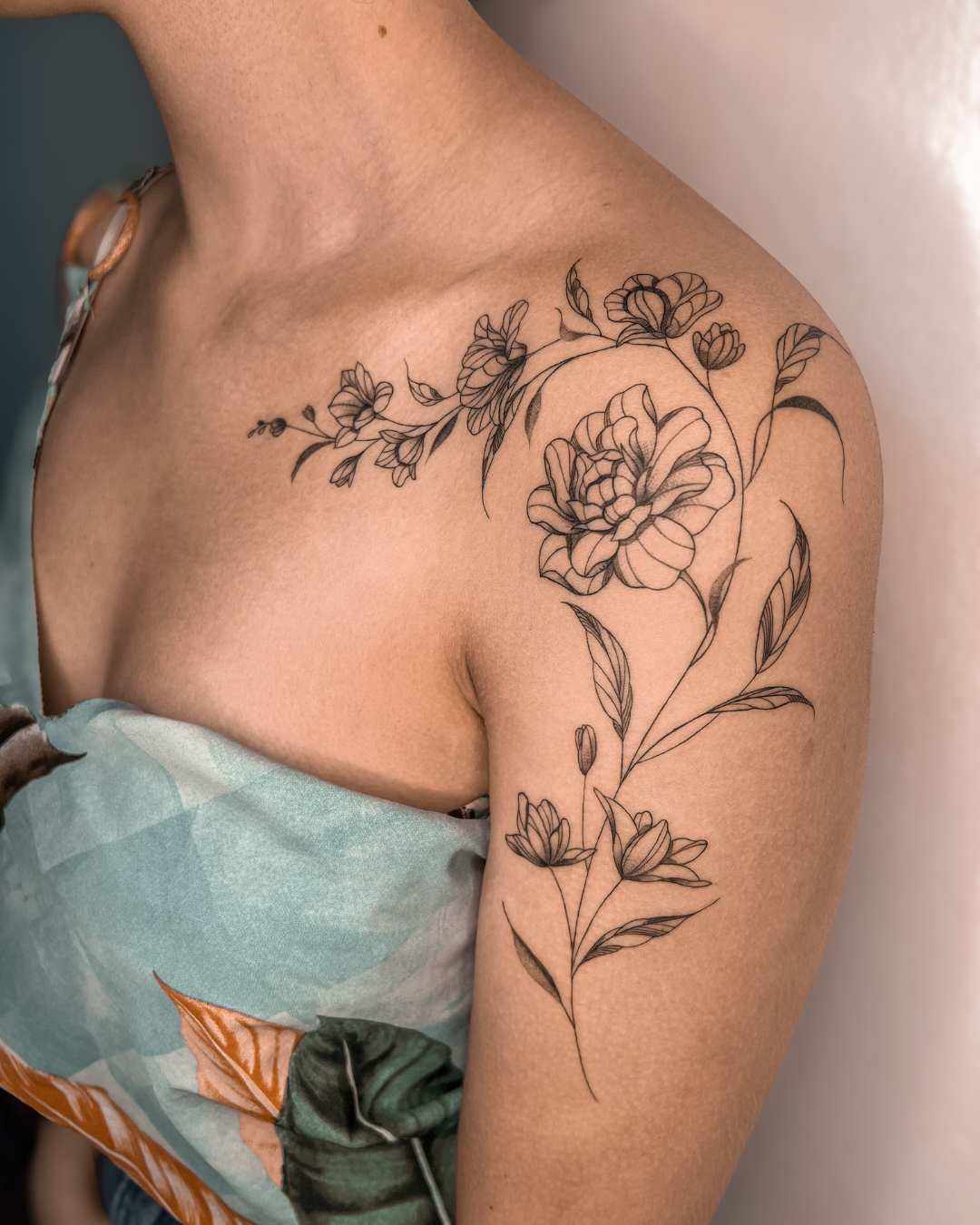 tatuagem delicada, traços finos, tatuagem feminina, tatuagem perto de mim, flash tattoo, tattoo, tatuagem no braço, tatuapé, fine art tattoo, Andressa Mayumi - 4
