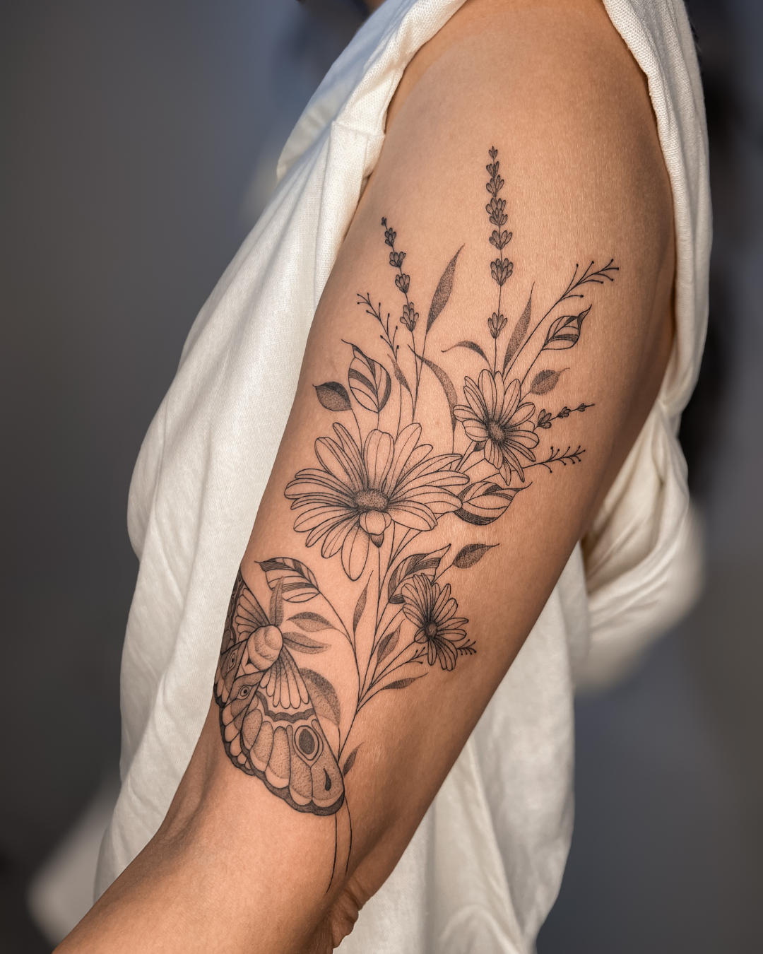 tatuagem delicada, traços finos, tatuagem feminina, tatuagem perto de mim, flash tattoo, tattoo, tatuagem no braço, tatuapé, fine art tattoo, Andressa Mayumi - 7